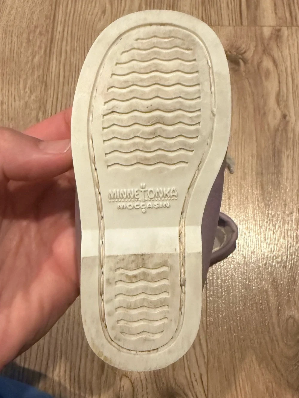 Minnetonka Toddler Size 4 USA Leather Beaded Thunderbird Moccasins Lavender